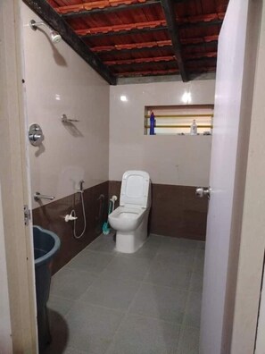 Dusche, Handtücher, Seife, Toilettenpapier