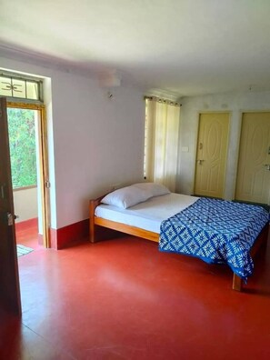 3 chambres, fer et planche à repasser, Wi-Fi, draps fournis