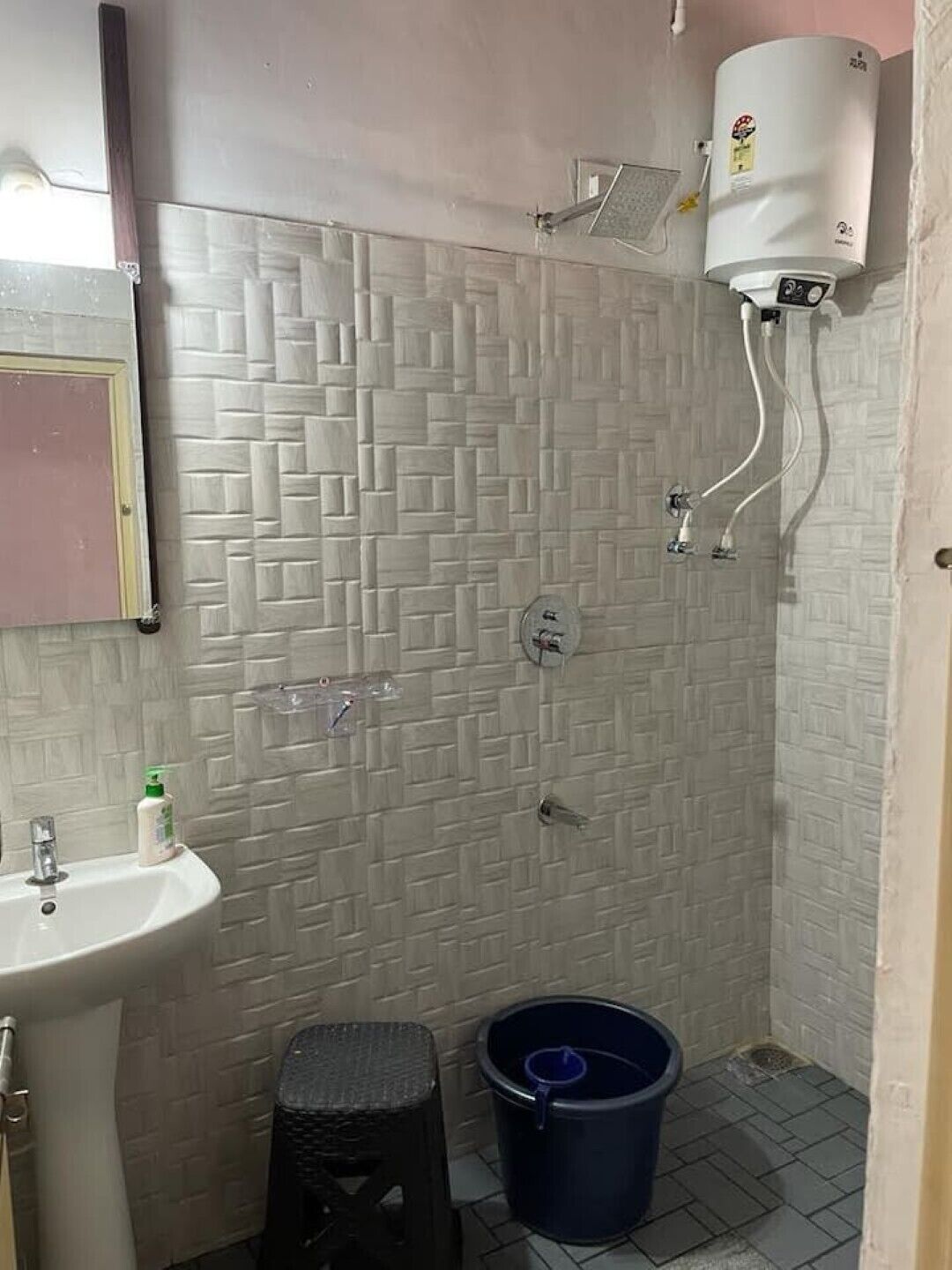 Shower, towels, soap, toilet paper