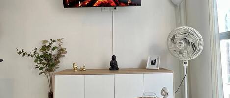 Apartment, 3 Bedrooms, Accessible, City View | Interior