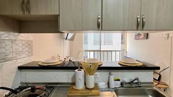 Apartment, 3 Bedrooms, Accessible, City View | Interior