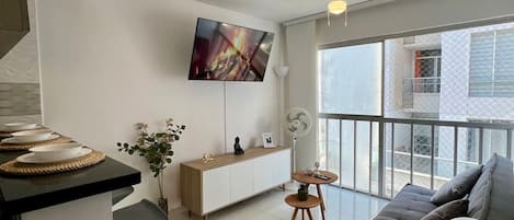 Huoneisto, 3 makuuhuonetta, esteetön, kaupunkinäköala | Oleskelualue
