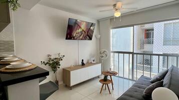 Apartment, 3 Bedrooms, Accessible, City View | Living area