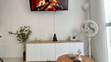 Apartment, 3 Bedrooms, Accessible, City View | Interior