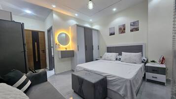 Standard Studio, Pool View