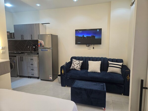 สแตนดาร์ดสตูดิโอ, วิวสระว่ายน้ำ | ภายใน