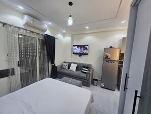 สแตนดาร์ดสตูดิโอ, วิวสระว่ายน้ำ