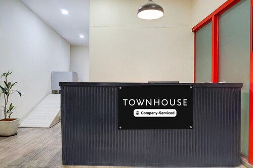 Super Townhouse MG Road Pune