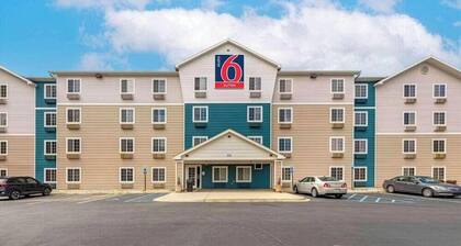 1 Full Bed | ADA/Tub/Non-Smoking/Kitchen