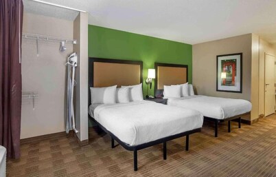 2 Full Beds | Non-Smoking, Kitchen