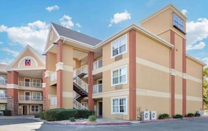 Exterior - 1 Queen Bed | Non-Smoking, Kitchen (Fresno CA)