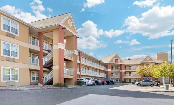 Exterior - 1 Queen Bed | Non-Smoking, Kitchen (Fresno CA)