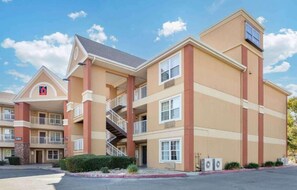 Exterior - 1 Queen Bed | Non-Smoking, Kitchen (Fresno CA)