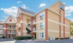 Exterior - 1 Queen Bed | ADA/RI Shower/Smoking/Kitchen (Fresno CA)