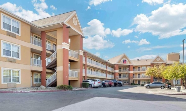 Exterior - 1 Queen Bed | ADA/RI Shower/Smoking/Kitchen (Fresno CA)