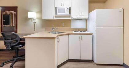 1 King Bed | Non-Smoking, Kitchen, Shower