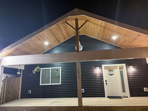 Welcoming 3-bedroom house with AC in vibrant Indianapolis