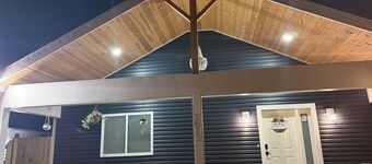 Welcoming 3-bedroom house with AC in vibrant Indianapolis