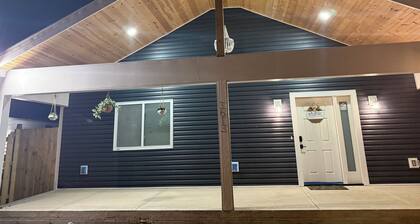 Welcoming 3-bedroom house with AC in vibrant Indianapolis