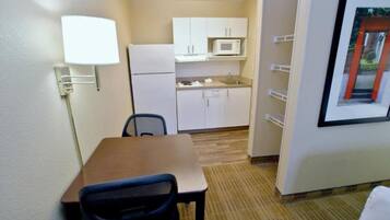 Fridge, microwave