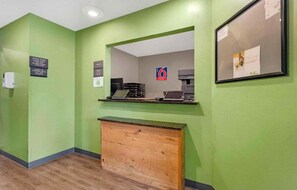 Lobby - 1 Full Bed | ADA/Tub/Non-Smoking/Kitchen (Fort Myers FL)