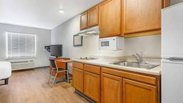 Fridge, microwave, stovetop, toaster