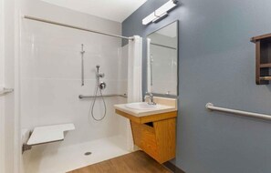 Bathroom - 1 Full Bed | ADA/Tub/Non-Smoking/Kitchen (Fort Myers FL)