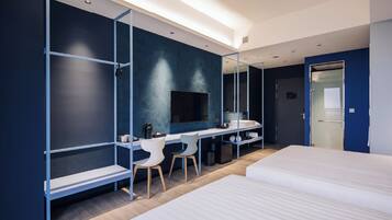 Superior Quadruple Room | In-room safe, blackout drapes, soundproofing, free WiFi