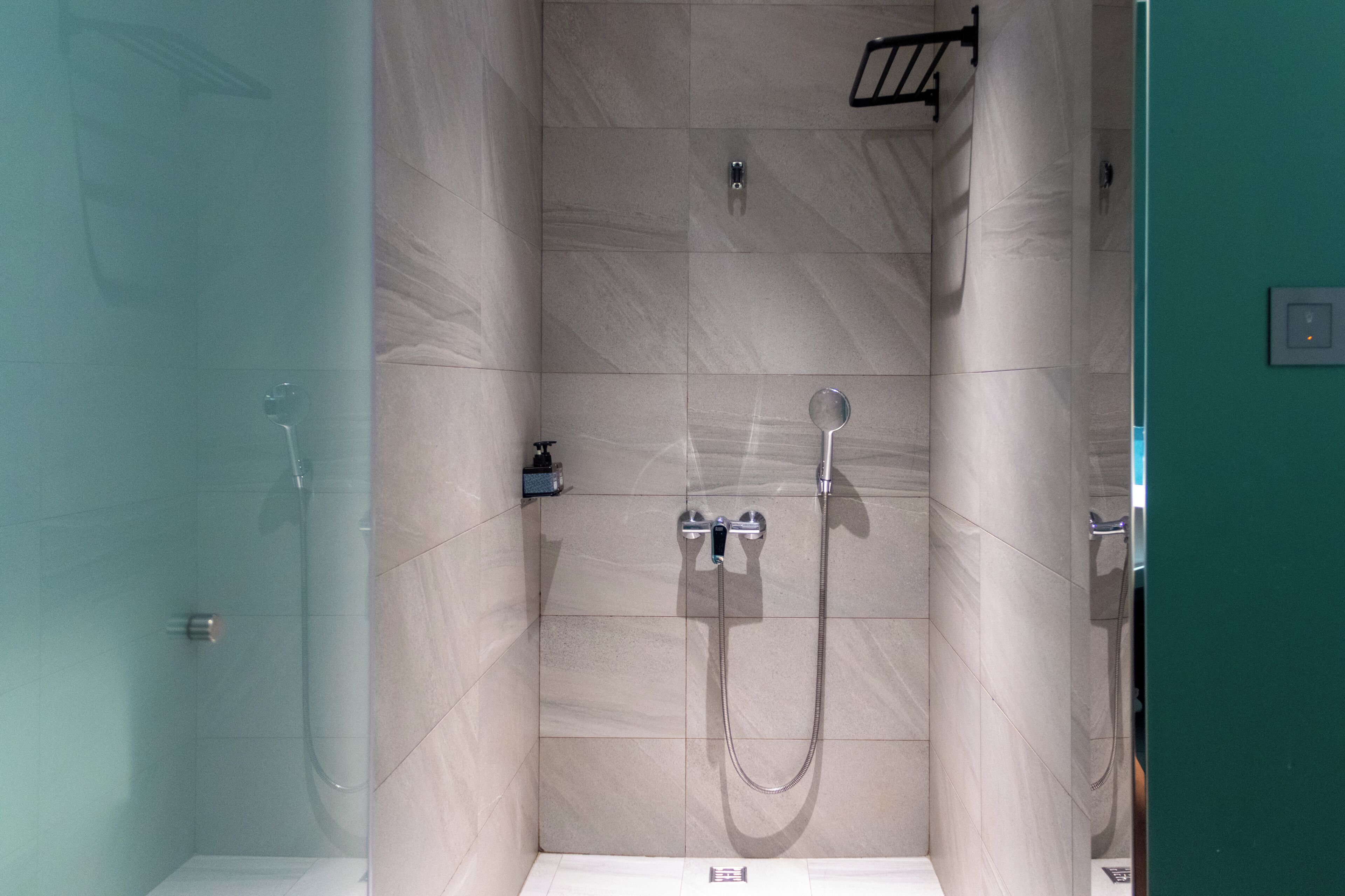 Superior Double Room | Bathroom | Shower, rainfall showerhead, hair dryer, slippers