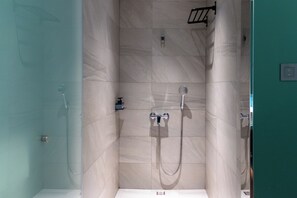 Superior Double Room | Bathroom | Shower, rainfall showerhead, hair dryer, slippers - OA Hotel (Toucheng)