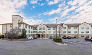 Exterior - 1 Queen Bed | ADA/RI Shower/Smoking/Kitchen (Chicago)