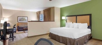 1 Queen Bed | ADA/RI Shower/Smoking/Kitchen