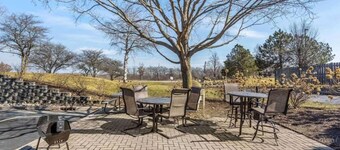 1 King Bed | Non-Smoking, Kitchen