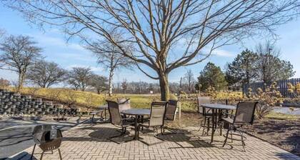 1 King Bed | Non-Smoking, Kitchen