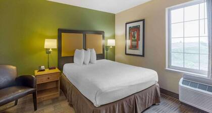 1 Queen Bed | Non-Smoking, Kitchen