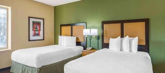 2 Queen Beds | Smoking, Kitchen