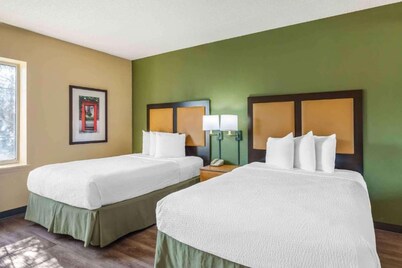 Spacious 2 Queen Beds,Nsmk|Kitchen|Studio 6 Vernon Hills