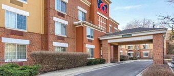 Spacious 2 Queen Beds,Nsmk|Kitchen|Studio 6 Vernon Hills