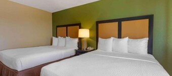 2 Full Beds | Non-Smoking, Kitchen