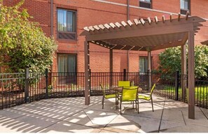 Outdoor dining - 1 Queen Bed | Non-Smoking, Kitchen (South Bend IN)