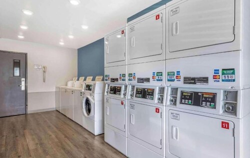 2 Full Beds | Non-Smoking, Kitchen