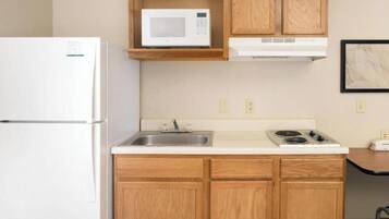 Fridge, microwave