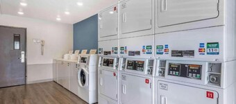 1 Full Bed | ADA/Tub/Smoking/Kitchen