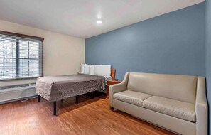 Interior - 1 Full Bed | ADA/Tub/Non-Smoking/Kitchen (Shreveport LA)