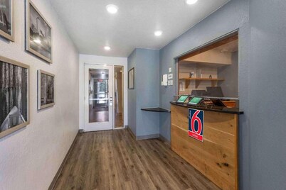 1 Full Bed | Smoking, Kitchen