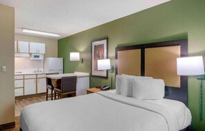 1 bedroom - 1 Queen Bed | ADA/RI Shower/Non-Smoking/Kitchen (Germantown)