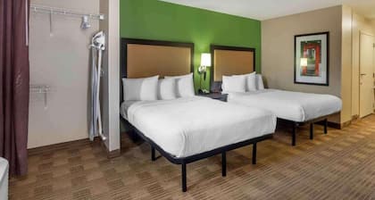 2 Queen Beds |Non-Smoking, Kitchen