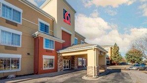 A hotel with a prominent '6' logo, a covered entrance, and a parking lot. - 1 King Bed | Non-Smoking, Kitchen (Minneapolis MN)