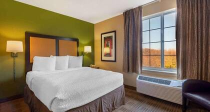 1 King Bed | Non-Smoking, Kitchen