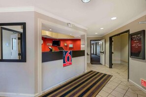 Lobby - 2 Queen Beds |Non- Smoking, Kitchen (Minneapolis MN)